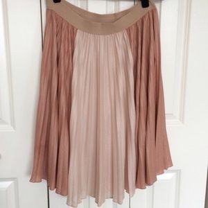 BCBGMAXAZRIA Two-Tone Blush Pleated Midi Skirt GUC